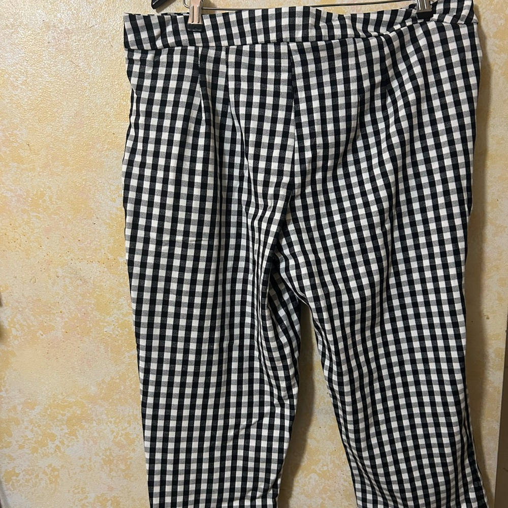 Time and Tru Black and White Checkered Women's Cropped Pants